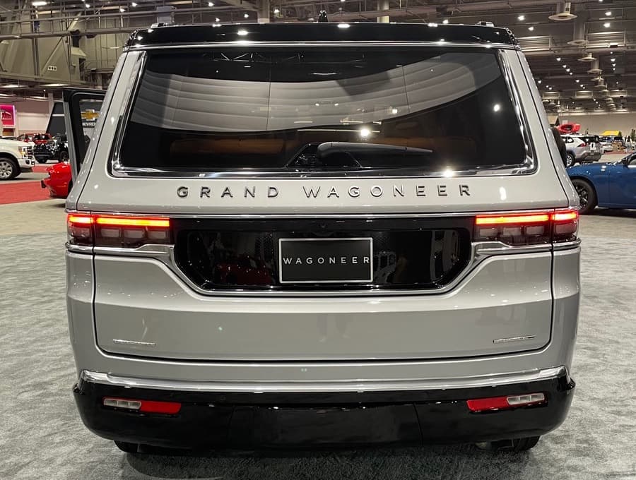 Jeep Grand Wagoneer 2022 сзади